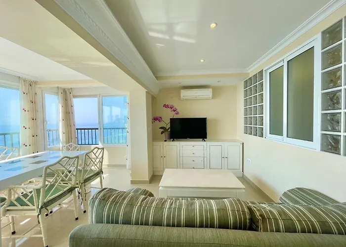Miramar Seafront Levante R596 *