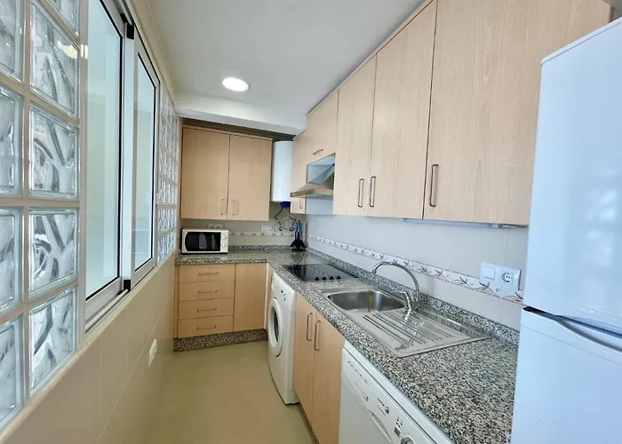 Miramar Seafront Levante R596 *